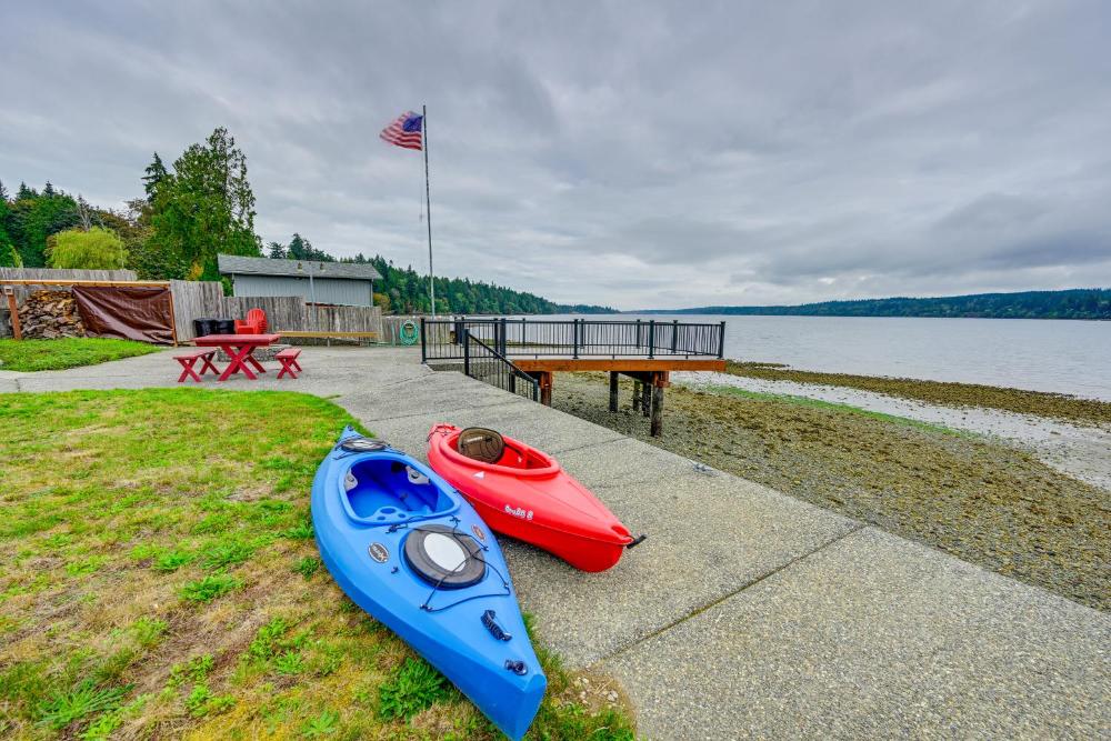 Waterfront Kingston Getaway Beach Access On-Site!